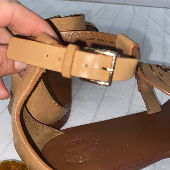 TORY BURCH Claire Capri Logo THONG Wedge LEATHER Sandals 7 Tan Fabulous Brown - Picture 11 of 12